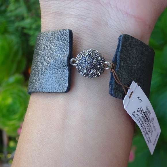 NWT Lucky Brand Leather Cuff Silver Belt Buckle Bracelet Pavé Magnetic Closure - Picture 4 of 9